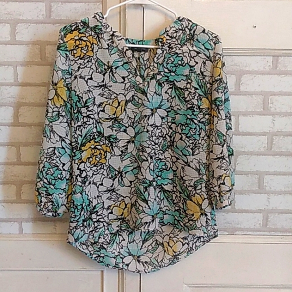 The limited womens Medium floral blouse (j7)